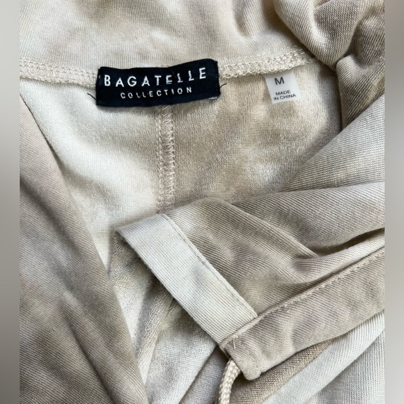 BAGATELLE Tan and white tie dye wide collar sweatshirt size M - Picture 11 of 15